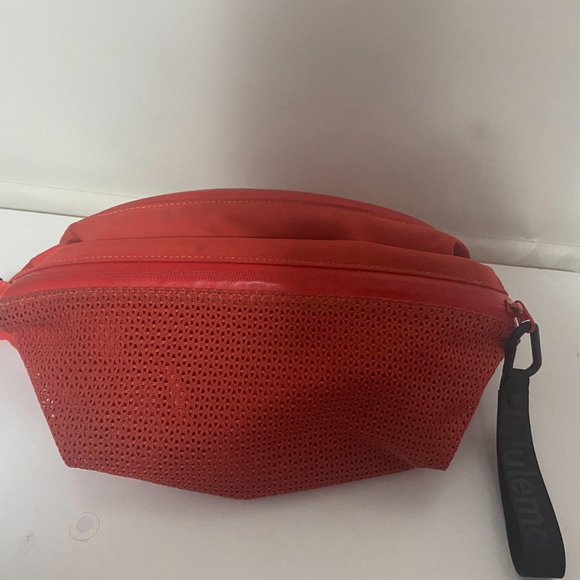 Lululemon All Hours Belt Bag Carnation Red - Picture 4 of 8